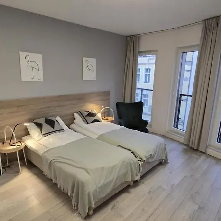 Liberty Square Deluxe