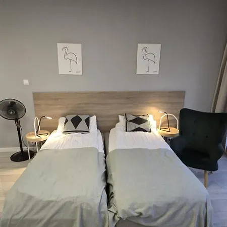 Liberty Square Deluxe * Posen